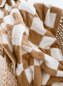 Caramel + white / checker plush blanket